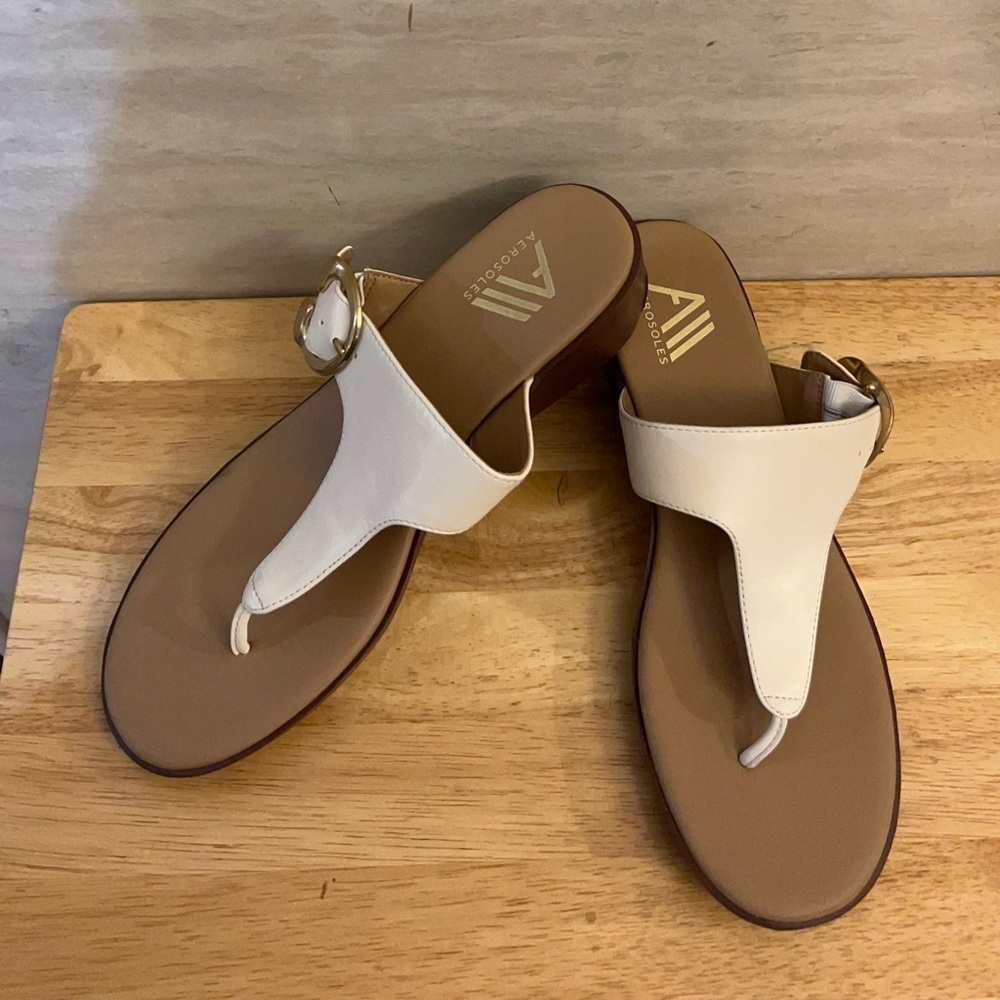 AEROSOLES Cream and Brown T-Strap Buckle Sandals